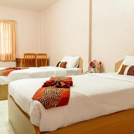 Pn Gold Resort Bang Saen Exterior photo