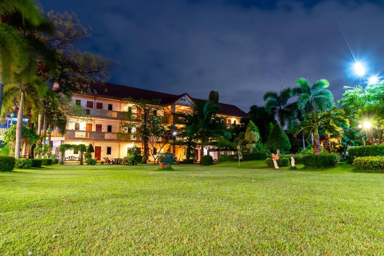 Pn Gold Resort Bang Saen Exterior photo