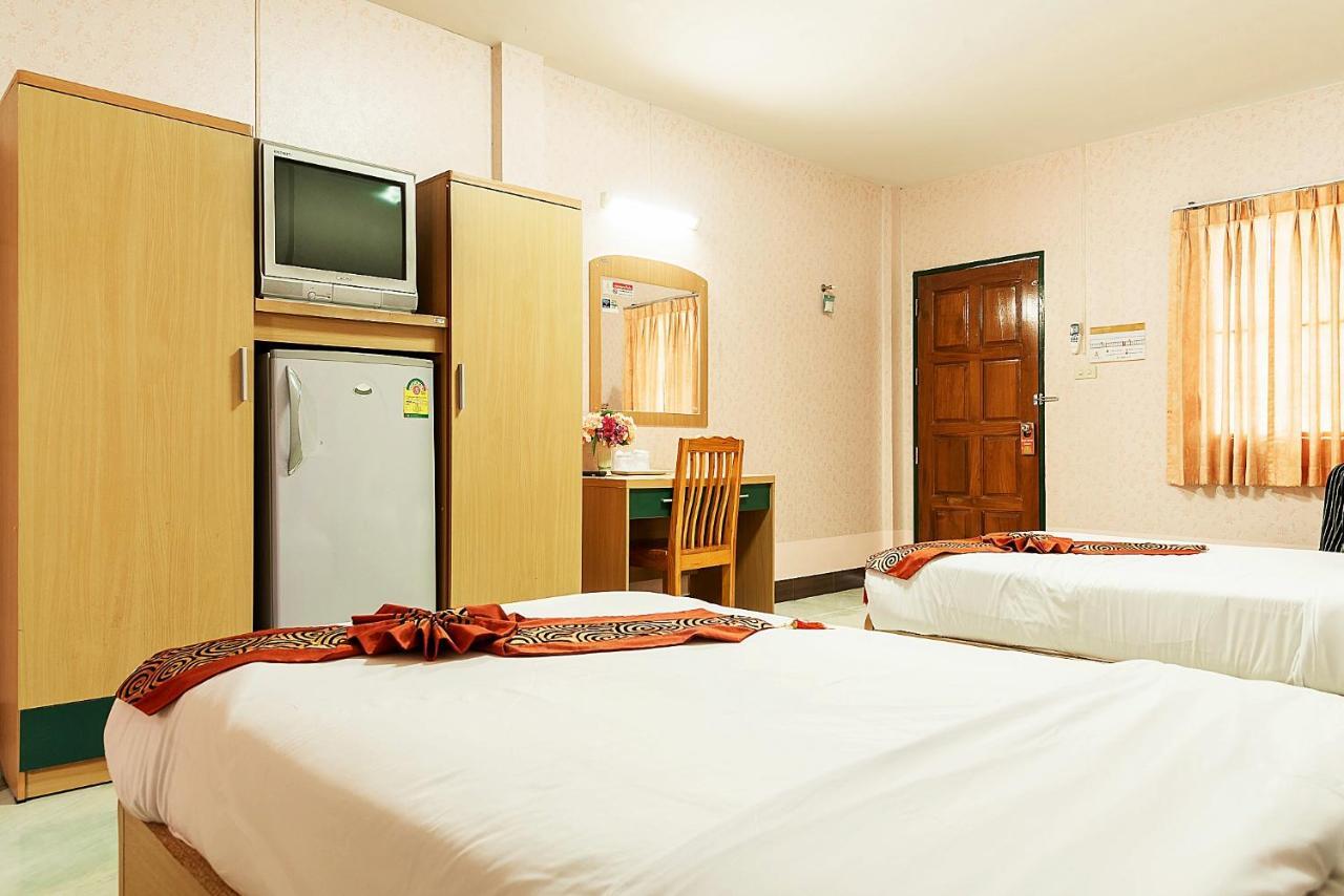 Pn Gold Resort Bang Saen Exterior photo