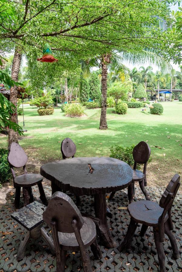 Pn Gold Resort Bang Saen Exterior photo