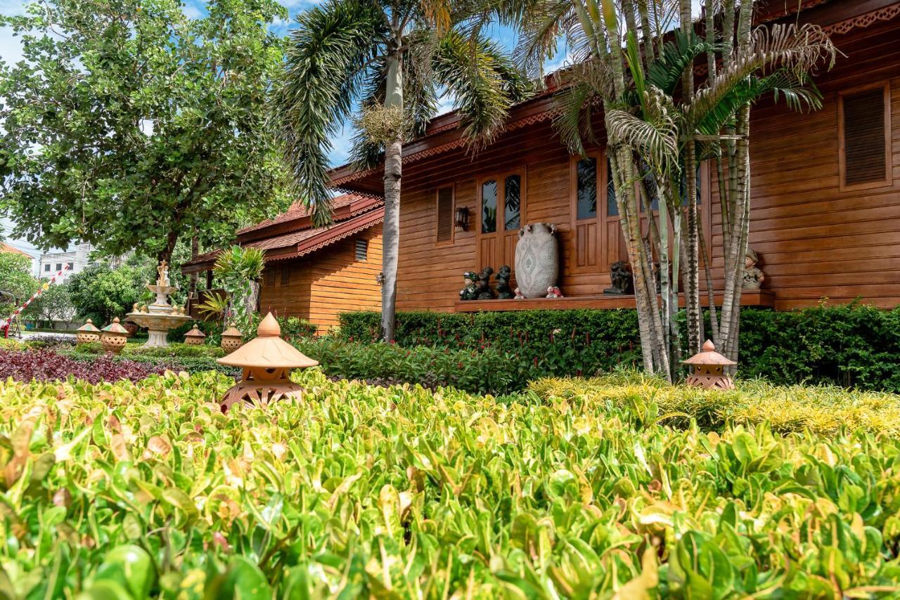 Pn Gold Resort Bang Saen Exterior photo