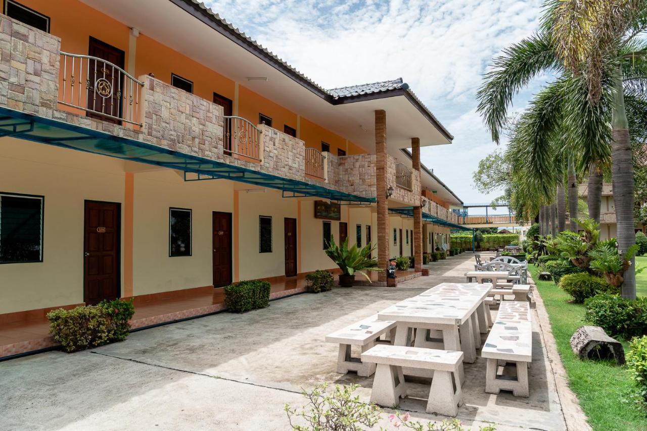 Pn Gold Resort Bang Saen Exterior photo